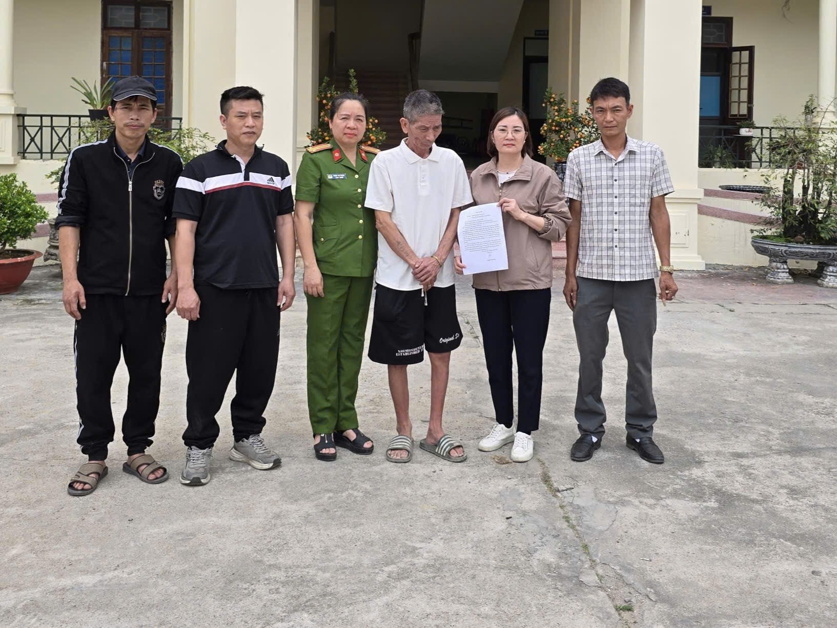 CAX Mao Điền giúp người đàn ông bị tâm thần đi lạc về với gia đình an toàn